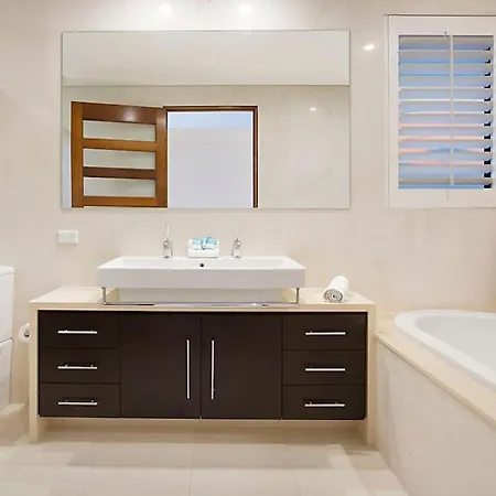 3 M Luxury Waterfront Villa In Paradise Pets Welcome Gold Coast Exterior photo